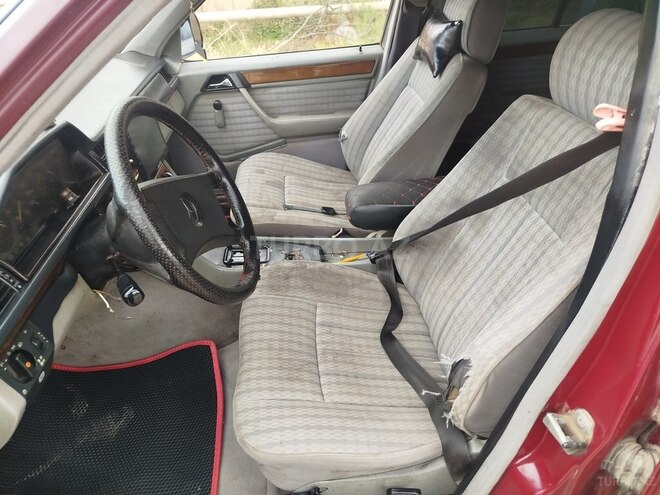 Mercedes E 250 1993, 3,635,635 km - 2.5 l - Cəbrayıl