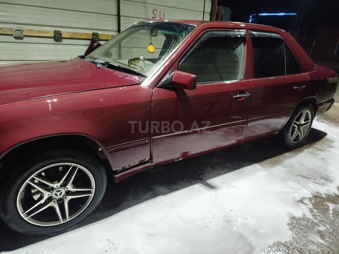 Mercedes E 250 1993, 3,635,635 km - 2.5 l - Cəbrayıl