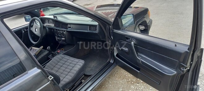 Mercedes 190 1991, 455,280 km - 1.8 л - Ucar
