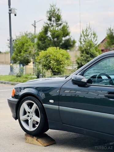 Mercedes C 200 2000, 325,658 km - 2.0 л - İmişli