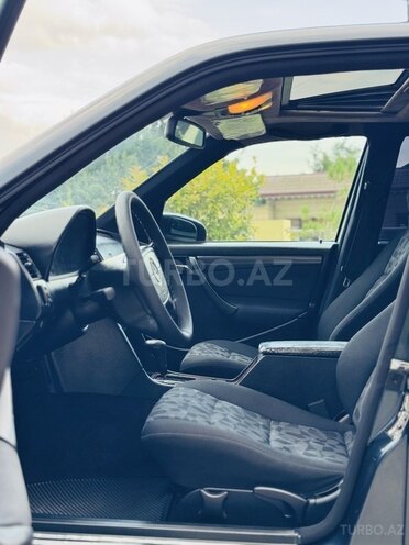 Mercedes C 200 2000, 325,658 km - 2.0 л - İmişli