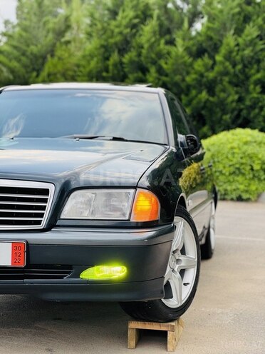 Mercedes C 200 2000, 325,658 km - 2.0 л - İmişli
