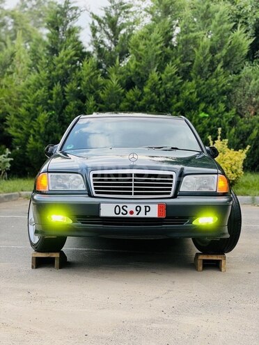 Mercedes C 200 2000, 325,658 km - 2.0 л - İmişli