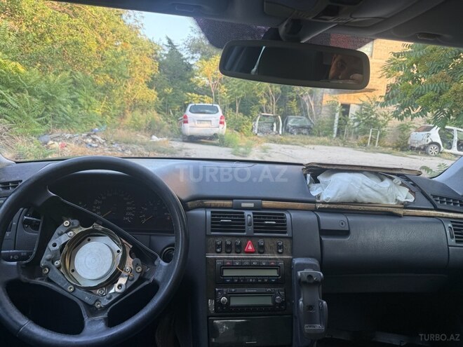 Mercedes E 240 1998, 86,000 km - 2.4 l - Bakı