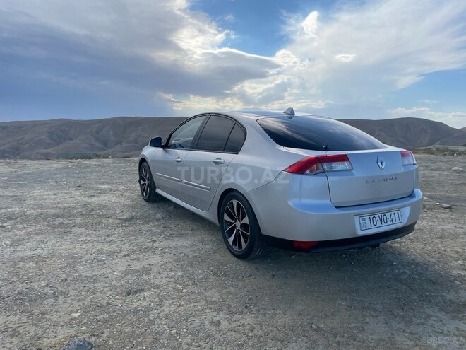 Renault Laguna-6