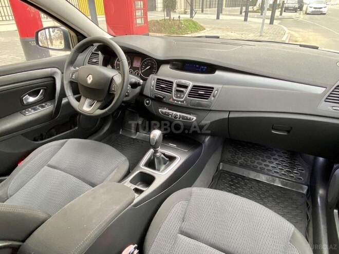 Renault Laguna-10