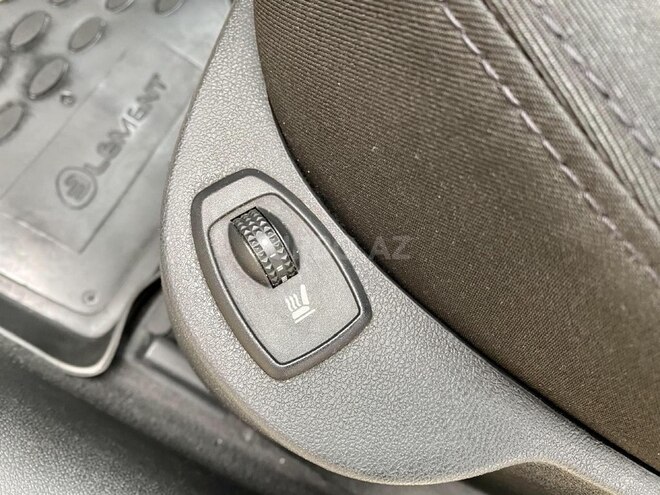 Renault Laguna-16