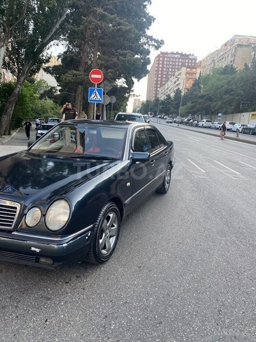 Mercedes E 240 1998, 300,000 km - 2.4 l - Bakı
