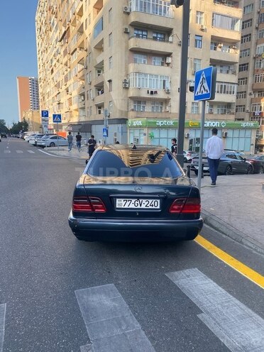 Mercedes E 240 1998, 300,000 km - 2.4 l - Bakı