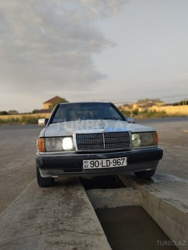Mercedes 190 1992, 258,000 km - 2.0 l - Salyan