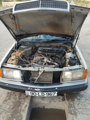 Mercedes 190 1992, 258,000 km - 2.0 l - Salyan
