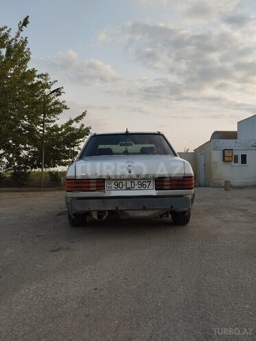 Mercedes 190 1992, 258,000 km - 2.0 l - Salyan