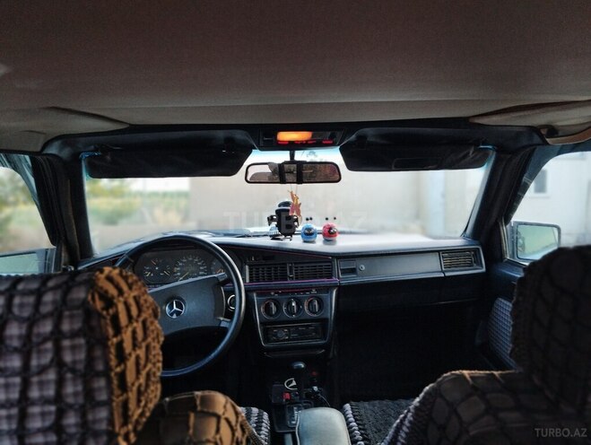 Mercedes 190 1992, 258,000 km - 2.0 l - Salyan