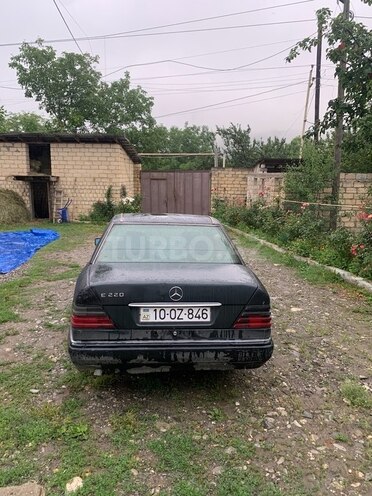 Mercedes E 220 1994, 195,888 km - 2.2 л - Quba