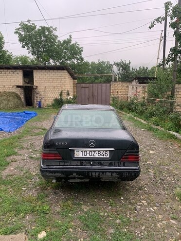Mercedes E 220 1994, 195,888 km - 2.2 л - Quba