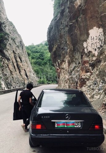 Mercedes E 220 1994, 195,888 km - 2.2 л - Quba