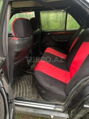 Mercedes E 220 1994, 195,888 km - 2.2 л - Quba