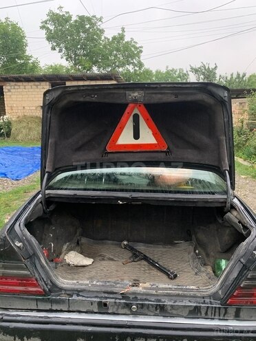 Mercedes E 220 1994, 195,888 km - 2.2 л - Quba