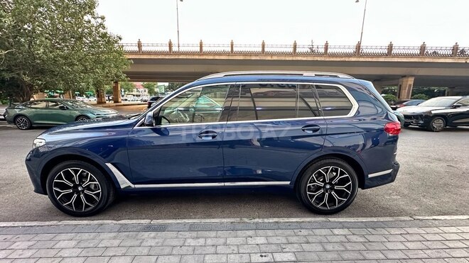 BMW X7-10