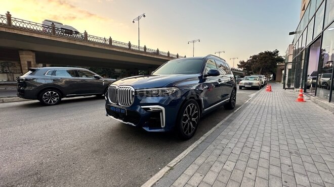 BMW X7-8