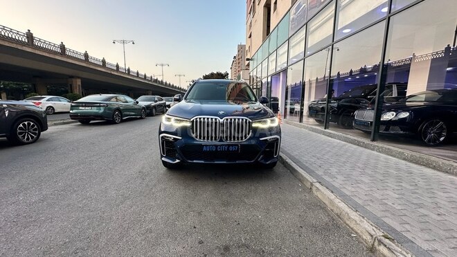 BMW X7-1