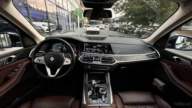 BMW X7-15
