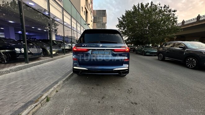 BMW X7-4
