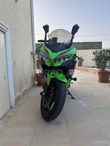 Kawasaki Ninja 400-1