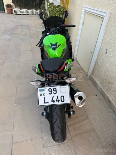 Kawasaki Ninja 400-4
