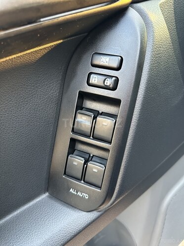 Toyota Land Cruiser Prado-11