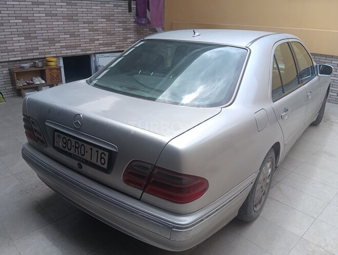Mercedes E 220 d 2000, 500,000 km - 2.2 л - Bakı