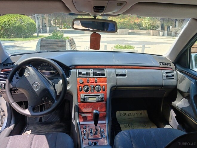 Mercedes E 200 d 2001, 430,000 km - 2.2 л - Sumqayıt