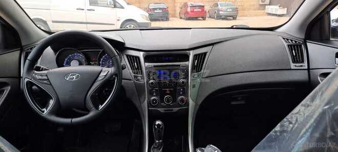 Hyundai Sonata-13