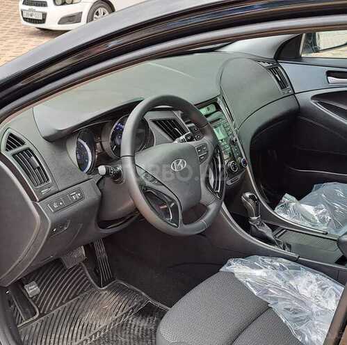 Hyundai Sonata-14