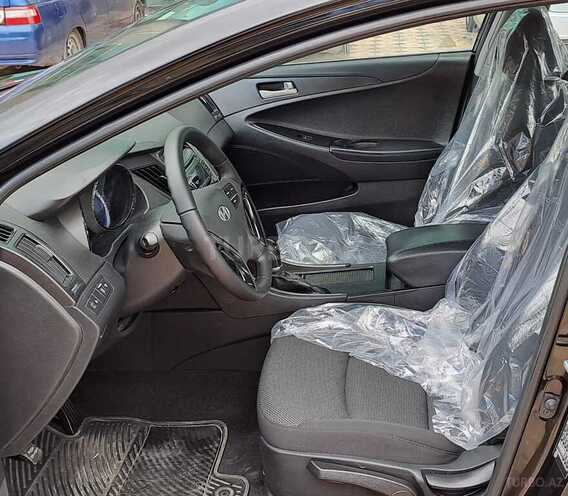 Hyundai Sonata-15