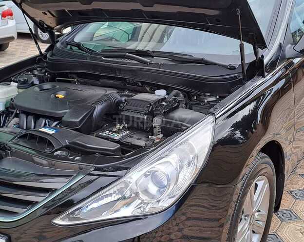 Hyundai Sonata-11