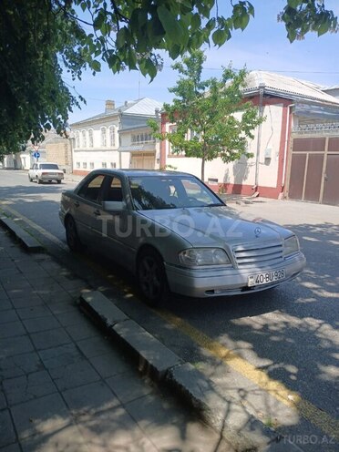 Mercedes C 220 1993, 478,934 km - 2.2 l - Quba