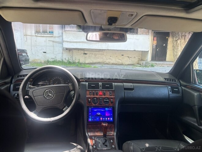 Mercedes E 240 1997, 318,000 km - 2.4 l - Bakı