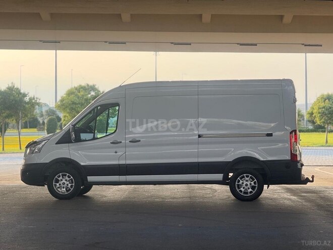 Ford Transit-13