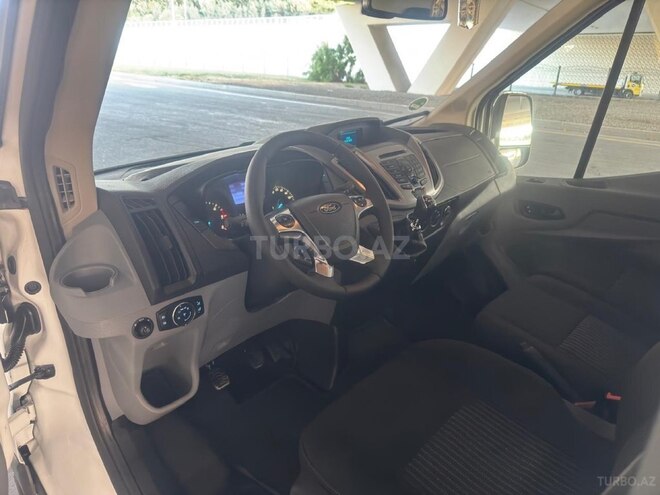 Ford Transit-20