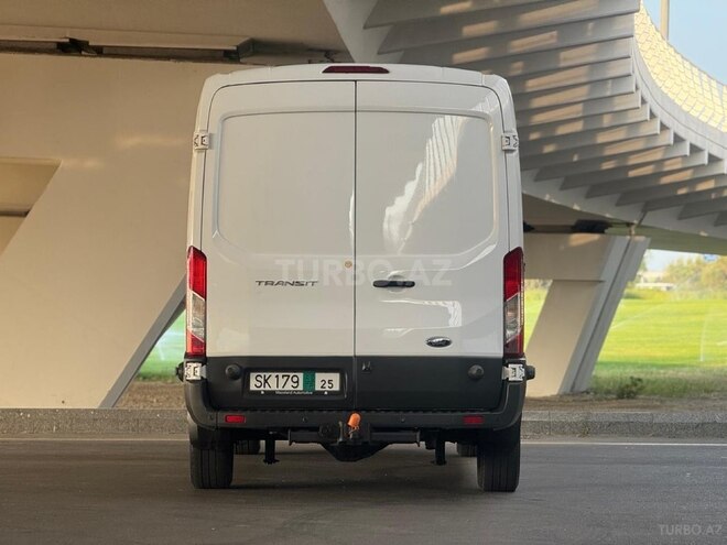 Ford Transit-9