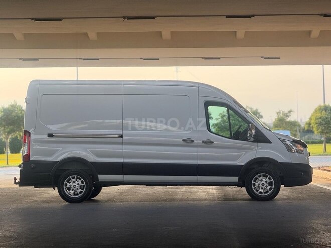 Ford Transit-11