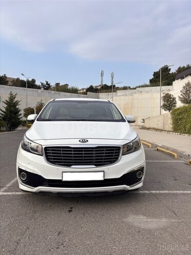 Kia Carnival-1