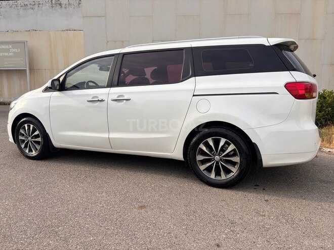 Kia Carnival-5