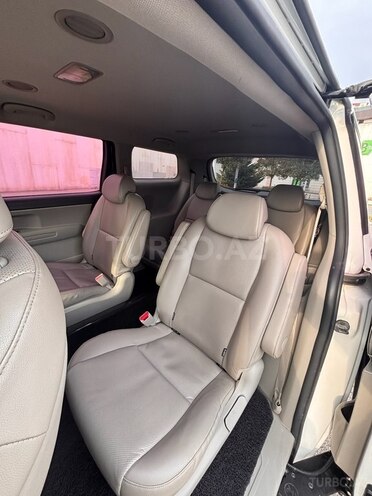 Kia Carnival-10