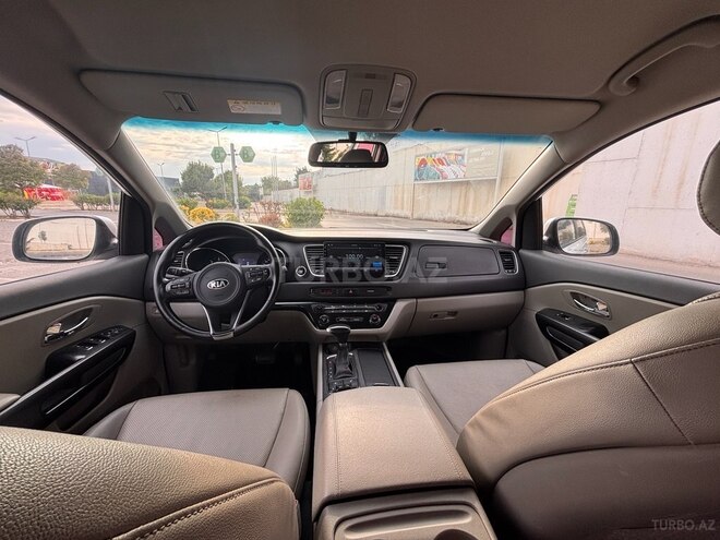 Kia Carnival-9