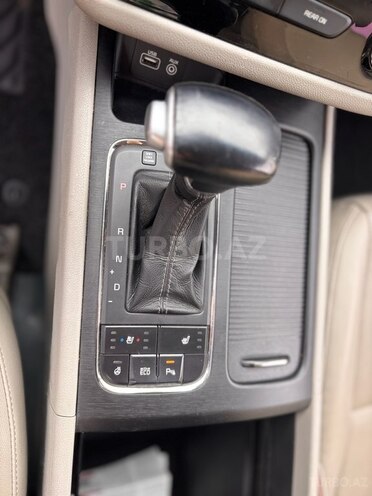 Kia Carnival-13