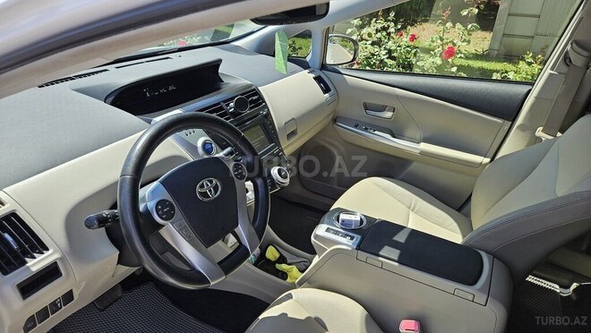 Toyota Prius V 2012, 265,542 km - 1.8 l - Gəncə