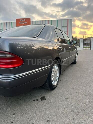 Mercedes E 230 1997, 430,000 km - 2.3 l - Masallı