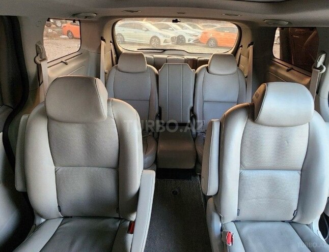Kia Carnival-17